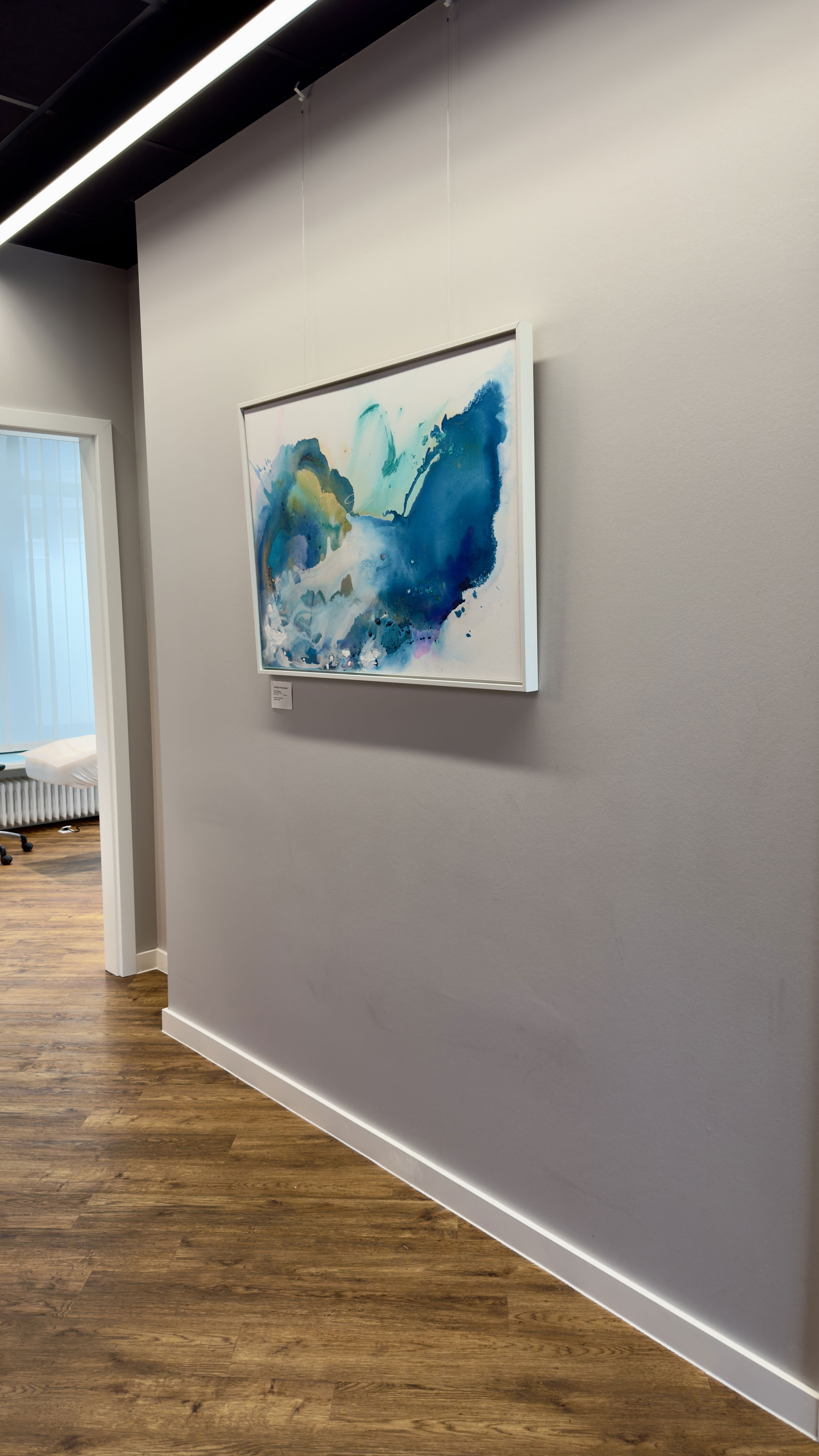 Abstract acrylic on canvas exudes oceanic mystery and fluidity with hues of aquamarine and azure, evoking serenity and the ethereal ebb and flow of tides. Artwork style is Abstrakt and technique Acryl auf Leinwand.