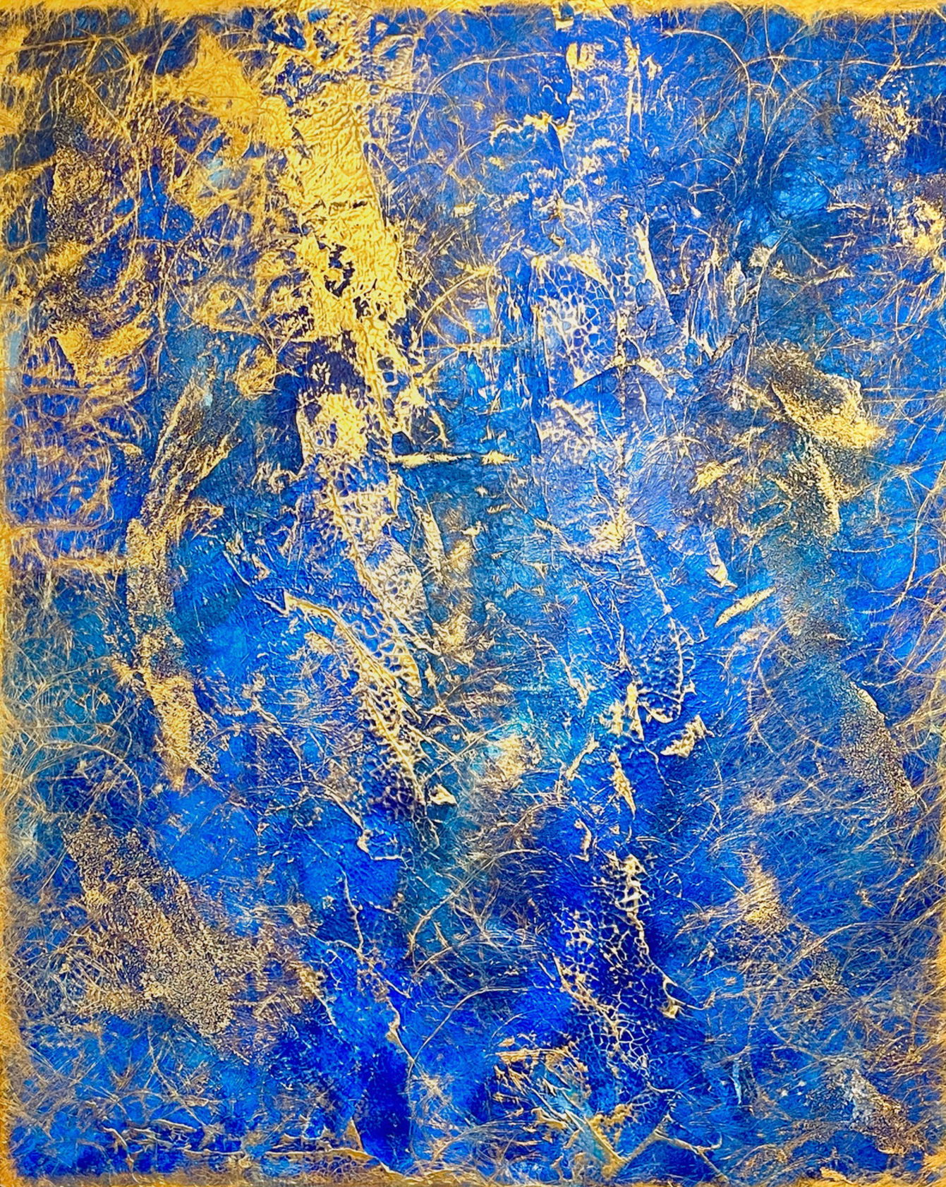 Abstract mixed media painting on canvas, melding azure and gold in an intricate dance of textures, layers, and fluid brushstrokes, evoking depth and luminosity. Artwork style is Abstrakt  and technique Mixed Media auf Leinwand.