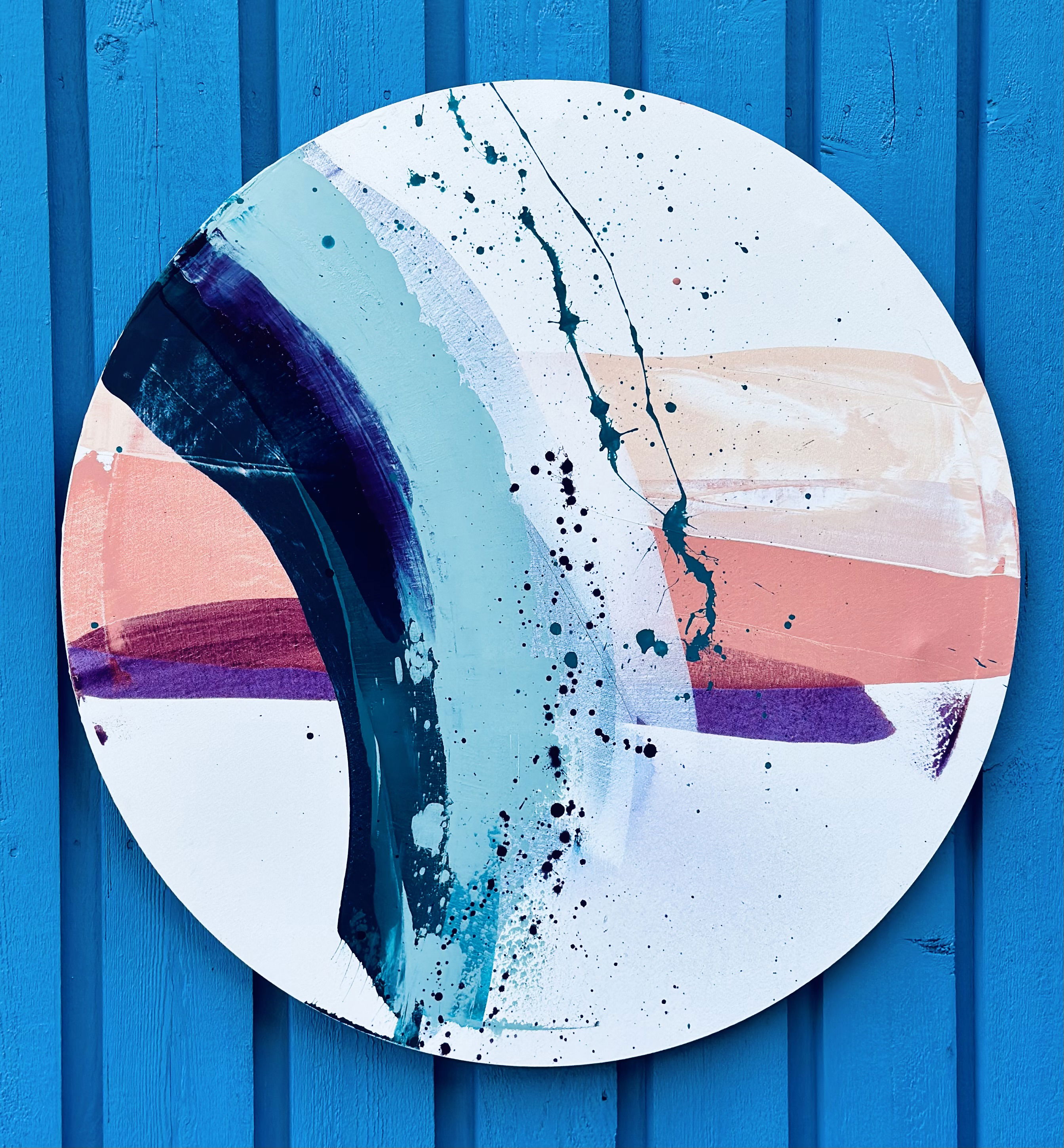 Abstract acrylic artwork on canvas featuring fluid turquoise and peach strokes, harmonious splatters, and dynamic brushwork, evoking balance and modernity. Artwork style is Abstrakt and technique Acryl auf Leinwand.