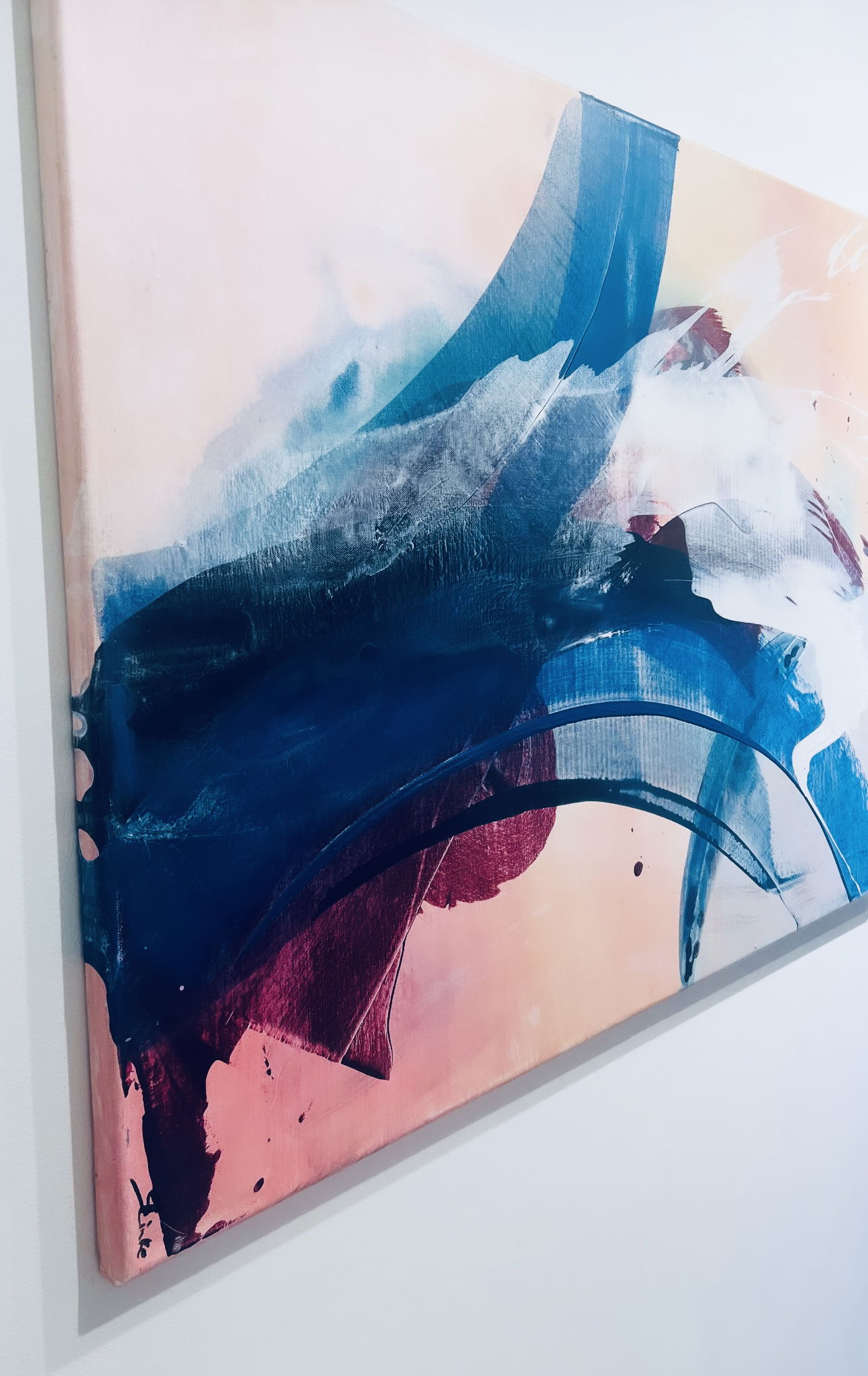 Abstract acrylic painting with serene azure and blush gradients, evoking oceanic waves, fluidity, and ethereal brushstrokes. Abstrakt style, Acryl auf Leinwand.