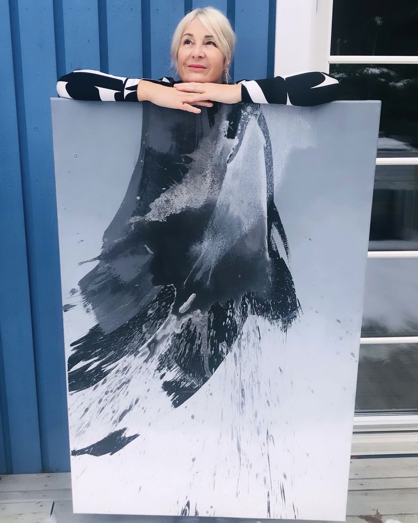 Ethereal monochrome acrylic artwork on canvas, embodying fluidity and motion with dynamic contrasts, evoking mystery and enigma through bold, organic textures and cascading gradients. Artwork style - Abstrakt and technique Acryl auf Leinwand.