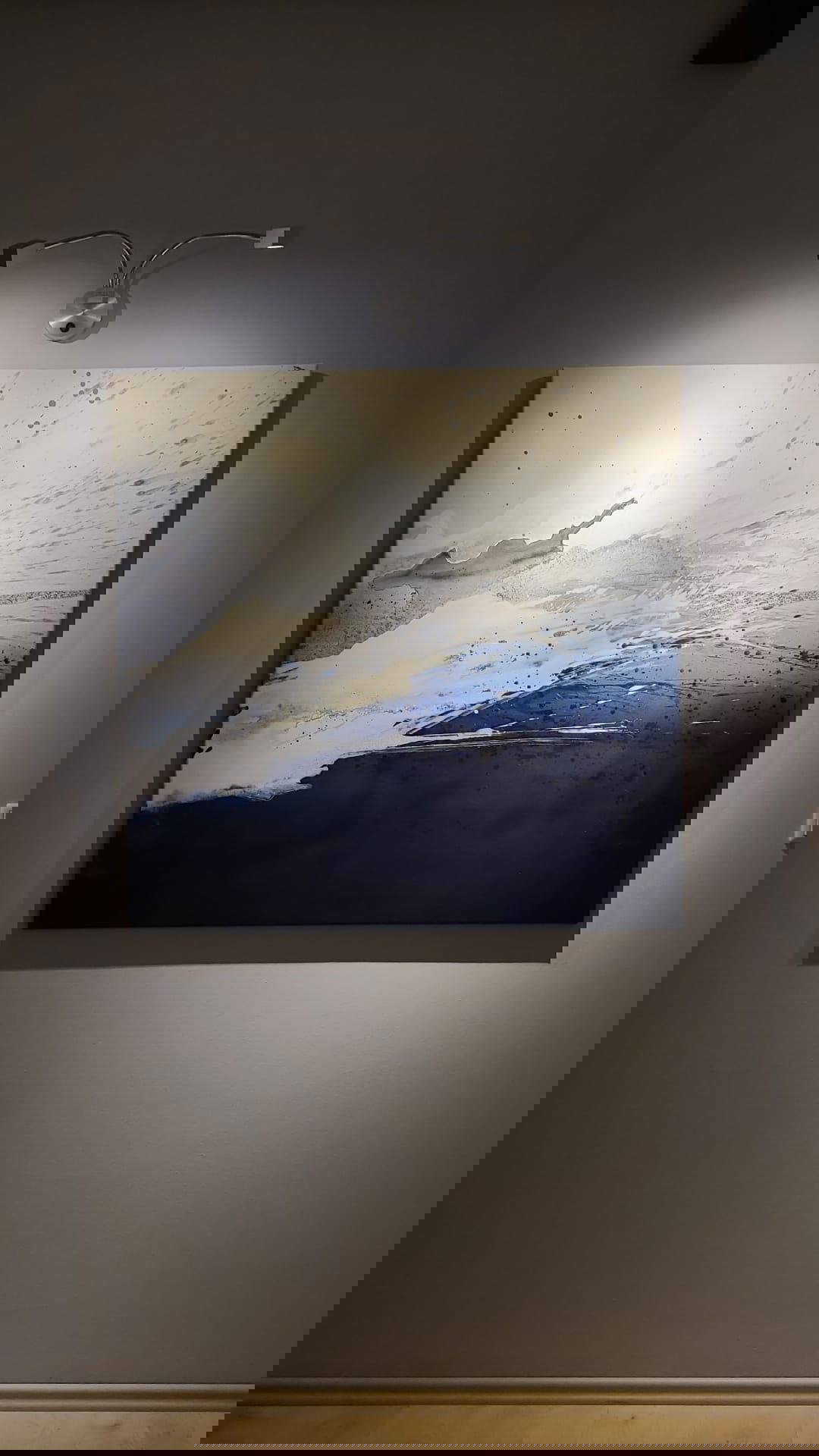 Abstract acrylic artwork on canvas depicting dynamic waves with navy, ivory, and indigo colors, embodying depth and movement. Abstrakt style, Acryl auf Leinwand.