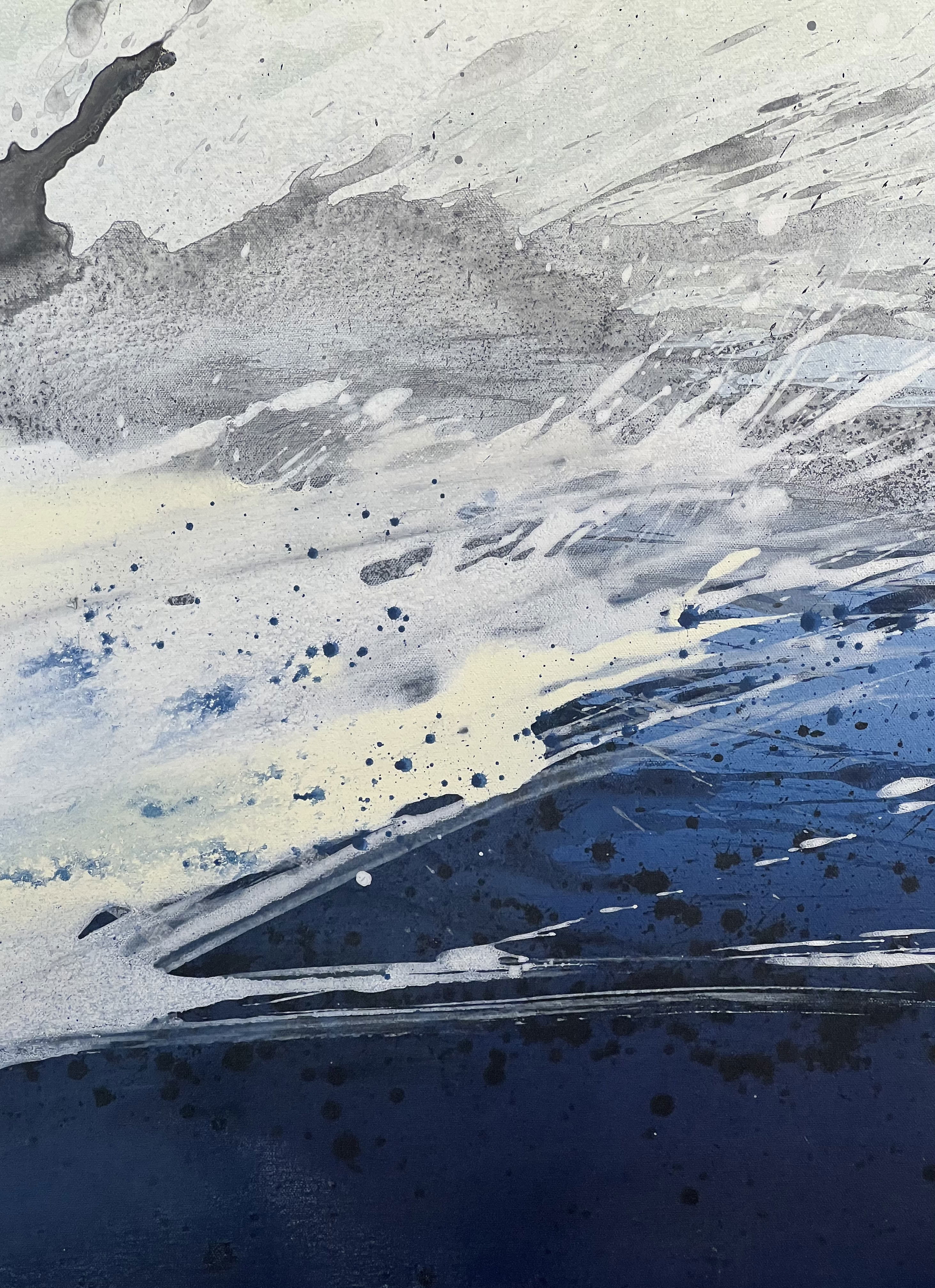 Abstract acrylic painting on canvas with navy, ivory, and indigo hues, showcasing dynamic flow and textured waves of energy. Abstrakt style, Acryl auf Leinwand.