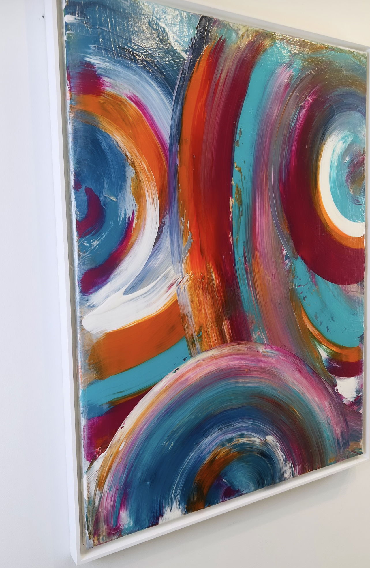 Abstract acrylic on canvas featuring dynamic swirls of teal, crimson, coral, and magenta. The fluid brushstrokes convey vibrant energy and harmonious contrasts. Artwork style is Abstrakt and technique Acryl auf Leinwand.